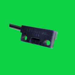 sensore magnetico rettangolare  centro fori 26mm