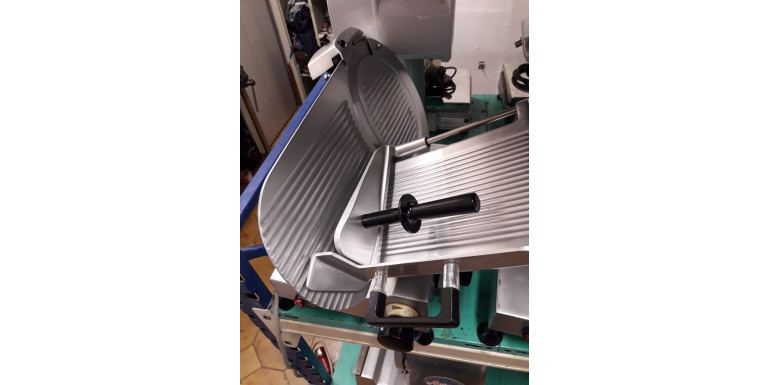 affettatrice fama modello 330